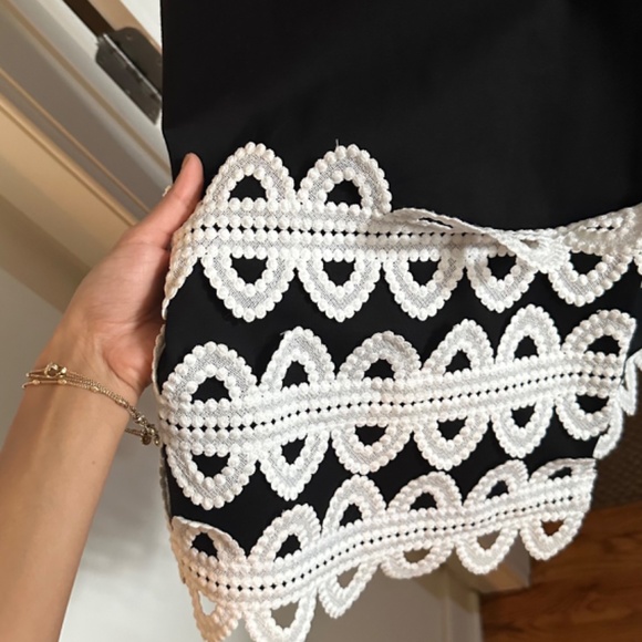 Elliatt Black and White Midi Dress - Picture 7 of 9